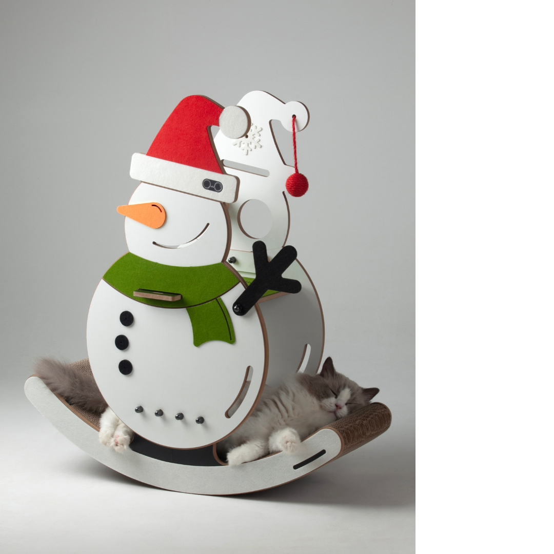 Three-quarter side angle of the sturdy snowman cat scratching lounger showing its multilayered construction and stability.